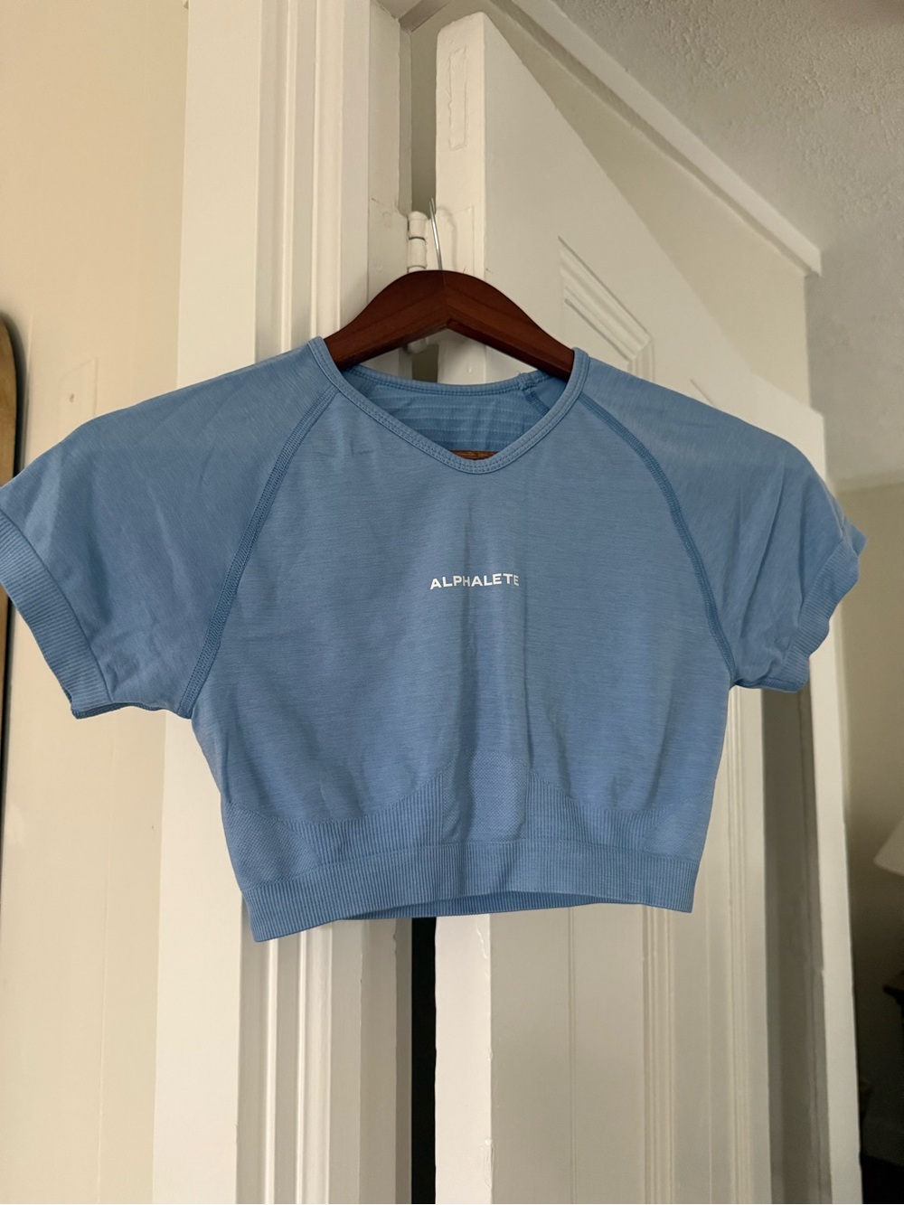 Alphalete Amplify Short Sleeve Crop